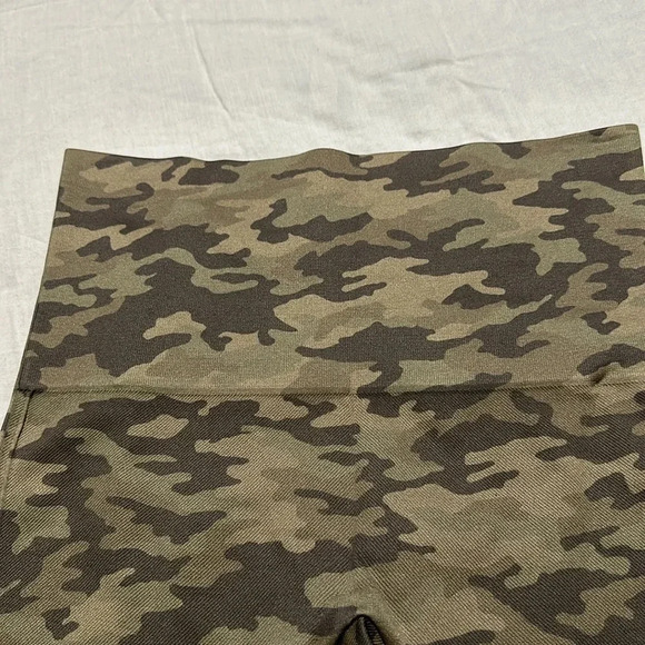 SPANX Camouflage Leggings - Picture 4 of 5